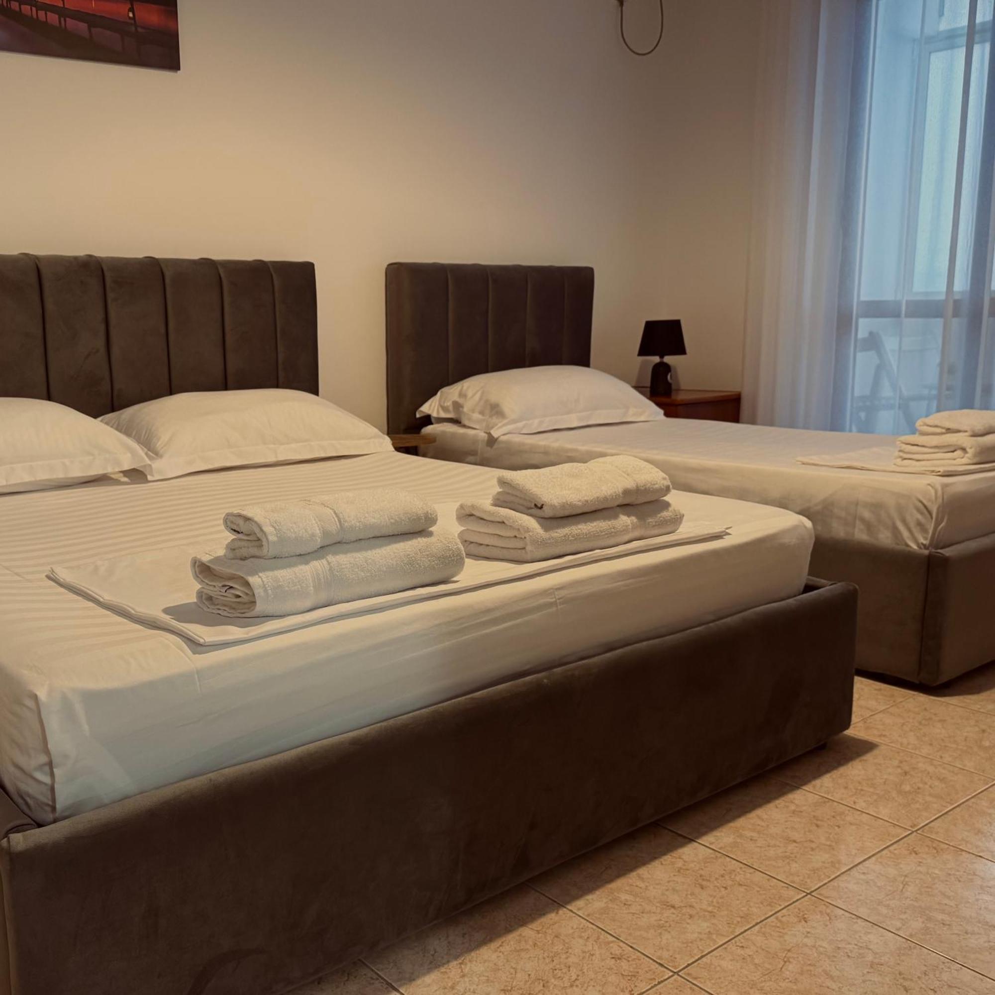 Hi5 Rooms Тирана Екстериор снимка