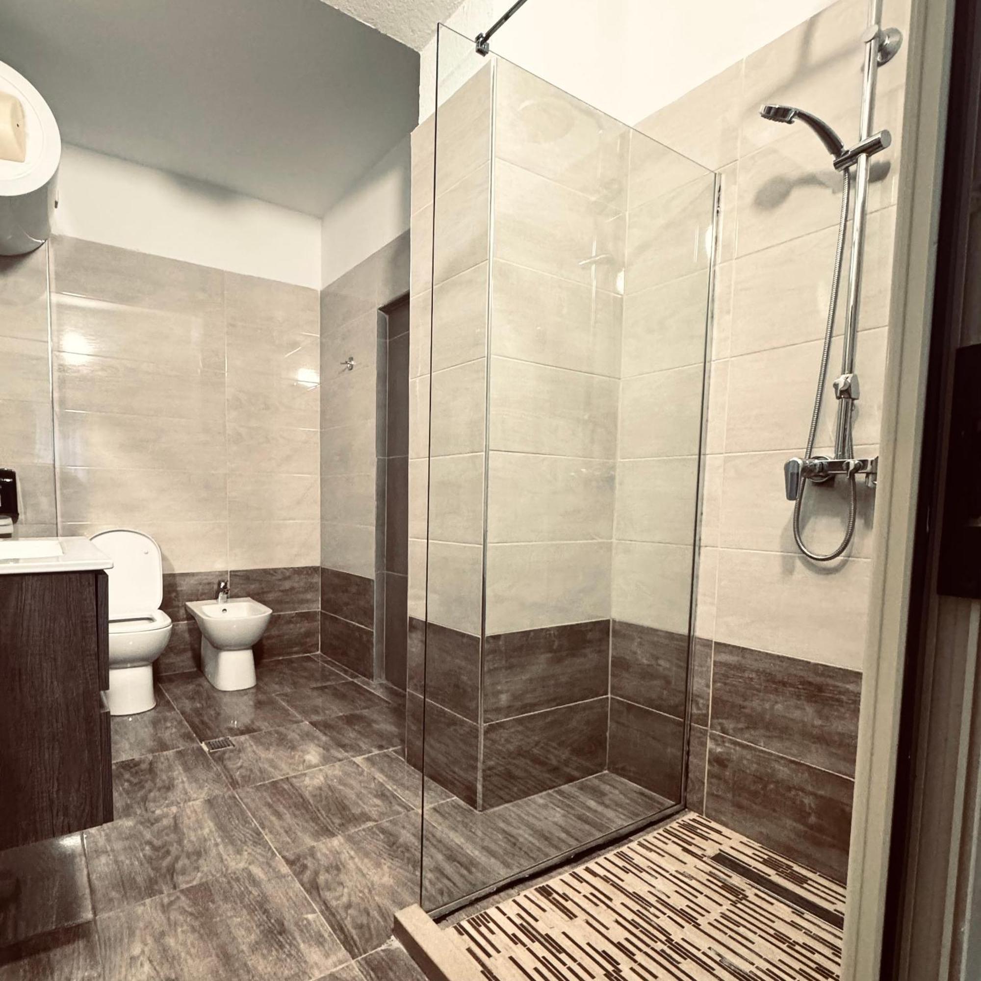 Hi5 Rooms Тирана Екстериор снимка