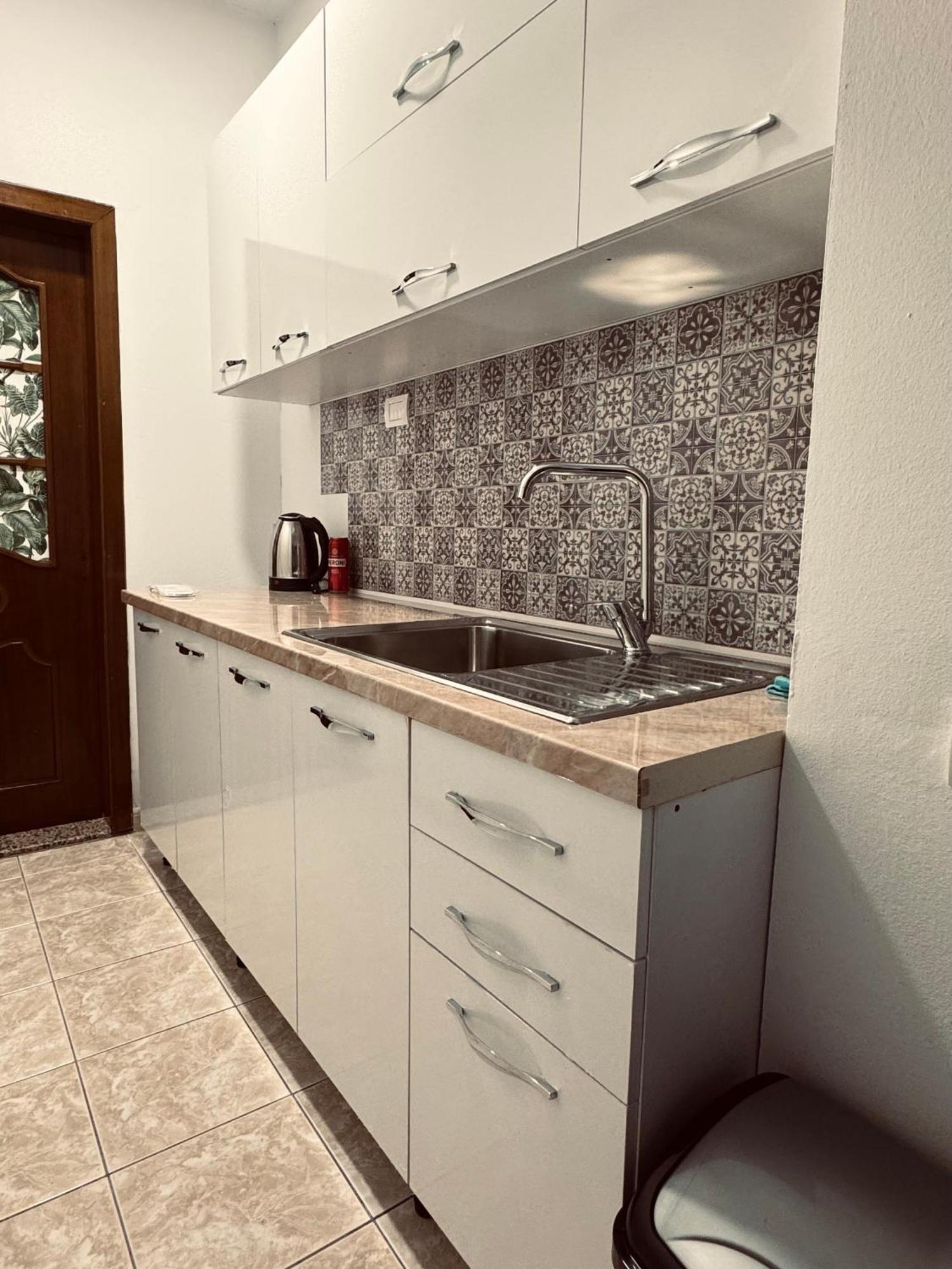 Hi5 Rooms Тирана Екстериор снимка